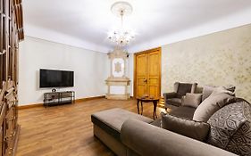 Ancient Storie's AP 65sqm Renovated Free parking